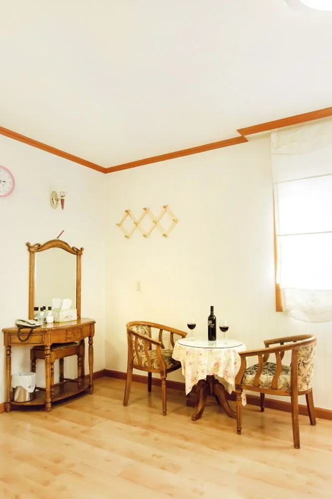 Hotel Bawisum Jeju 2*,
